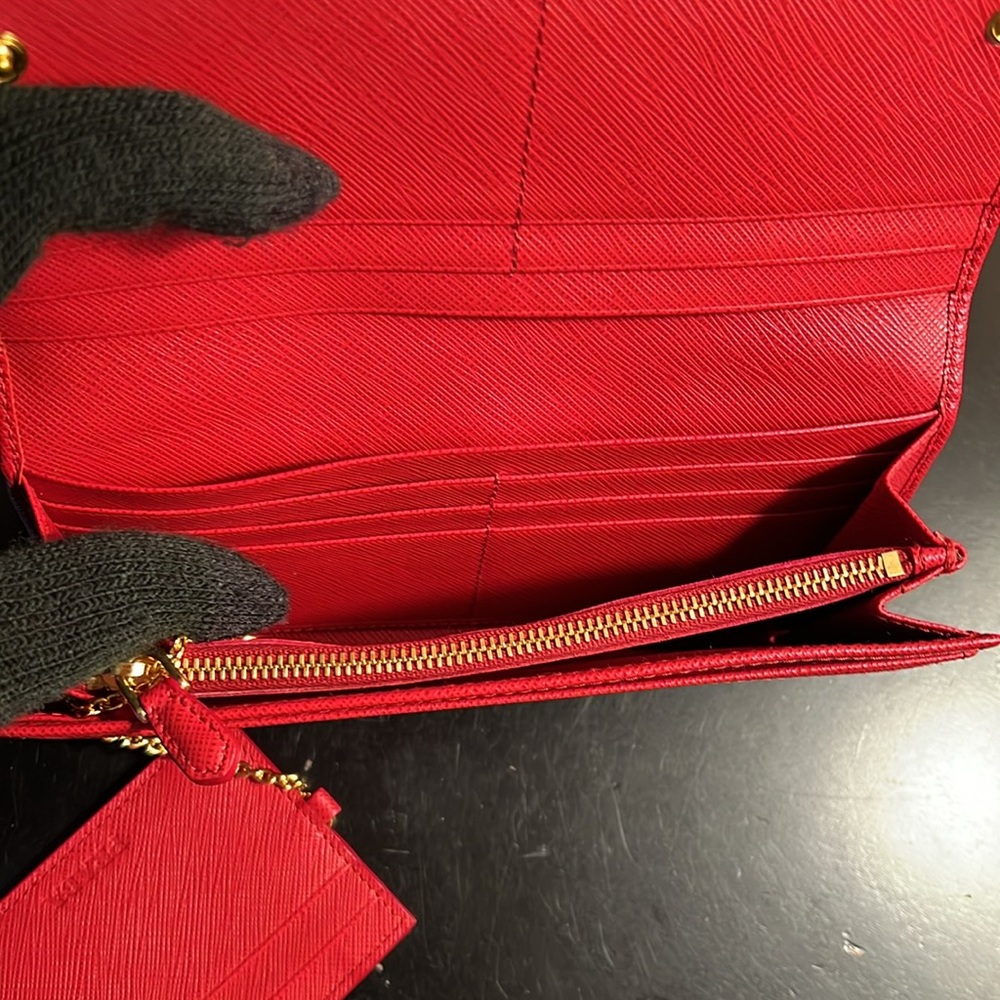 🔥 💯 Authentic Prada Wallet - Picture 5 of 10